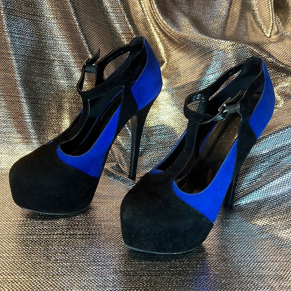Woman’s Liliana Black & Blue Velvet High Heels 👠 size 7 1/2 stunning beautiful!